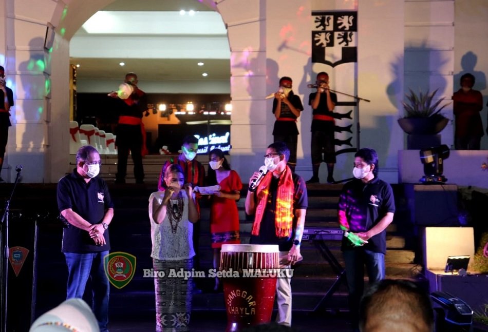 Menteri Pariwisata dan Ekonomi Kreatif Sandiaga Salahuddin Uno membuka dengan resmi Festival Musik Rakyat dan Pengabadian Nama Musisi pada Monumen Musik Maluku, bertempat di Lapangan Merdeka, Ambon, Jumat malam (29/10/2021).