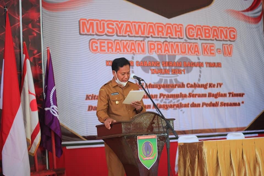 Wakil Bupati SBT Idris Rumalutur saat membuka kegiatan Musyawarah Cabang (Muscab) Gerakan Pramuka ke-IV di Gedung Serbaguna Dinas Kesehatan SBT, Senin (11/10/2021).