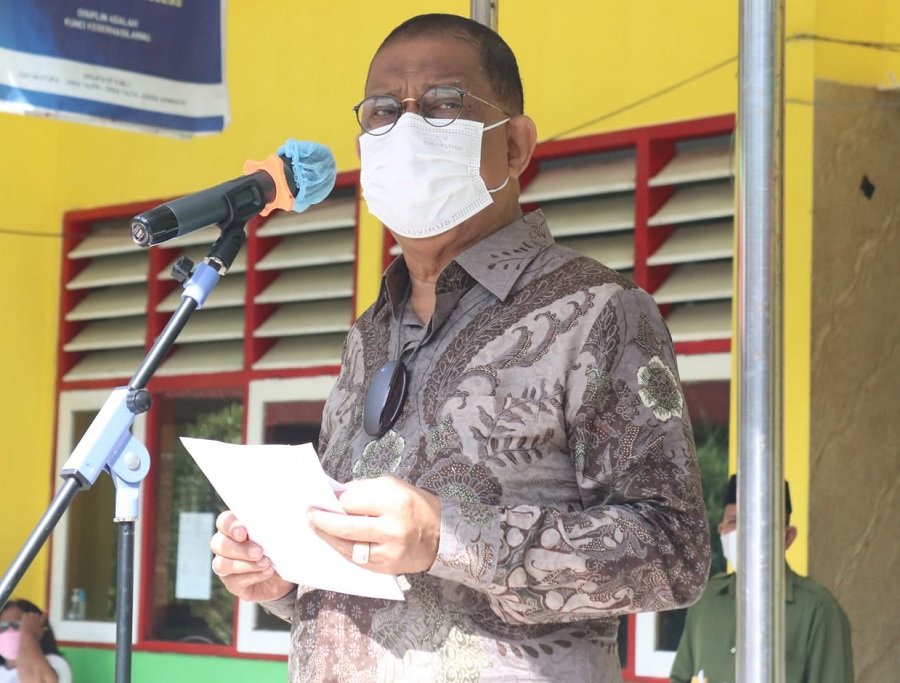 Walikota Ambon Richard Louhenapessy saat membuka Seleksi CPNS dan PPPK Non Guru tahun 2021 di SMP Negeri 2 Ambon, Minggu (3/10/2021).