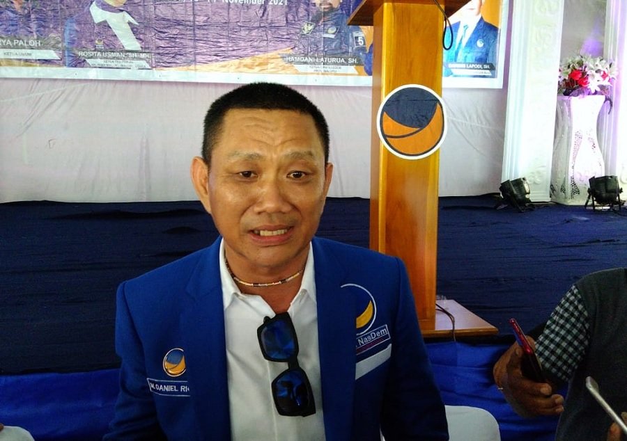 Muhammad Daniel Rigan pengusaha asal Pulau Buru, Maluku yang juga suami dari artis Bella Shofie usai dilantik menjadi Katua DPD Partai Nasdem Kabupaten Buru (foto: beritabeta.com)