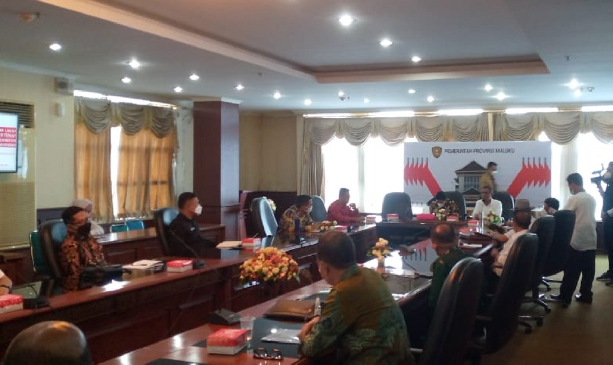 Rapat koordinasi Tim Gubernur Percepatan Pembangunan [TGPP] Maluku membahas pelaksanaan Maluku Baileo Exhibiton di Kantor Gubernur Maluku, Rabu (24/11/2021)