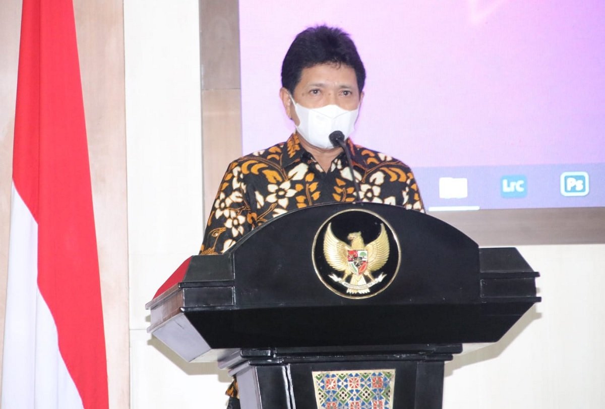 Pelaksana Harian (Plh) Sekretaris Daearah Provinsi Maluku Sadali Ie saat memberikan sambutan pada  Pertemuan Tahunan Bank Indonesia (BI) Tahun 2021 di lantai VII Kantor Gubernur, Rabu (24/11/2021). (Foto; Humasmaluku)