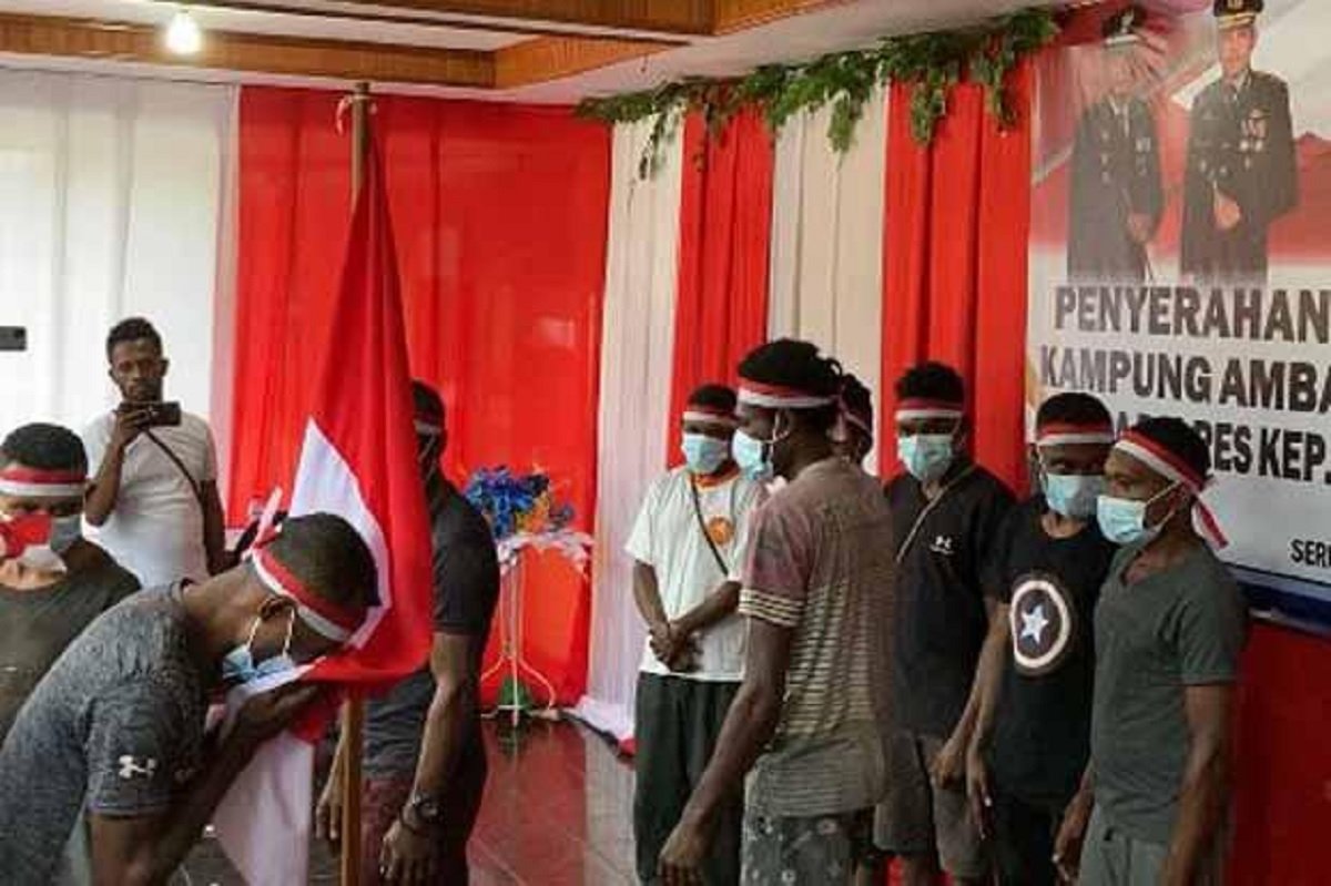 Puluhan anggota KKB Kampung Ambaidiru Distrik Kosiwo, Kabupaten Kepulauan Yapen, Papua kembali ke pangkuan NKRI. (Foto : ist)