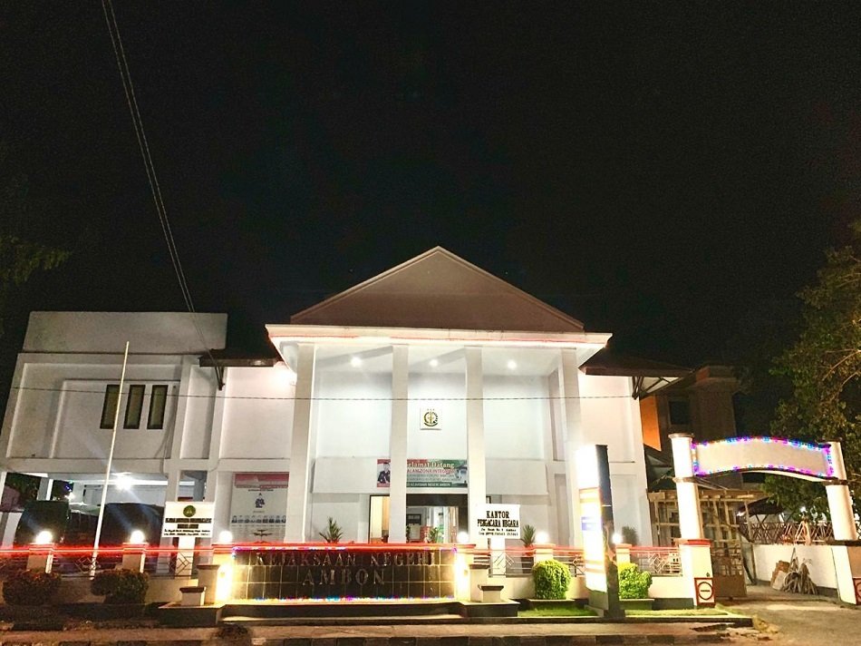 Gedung Kejari Ambon di Jalan Rijali Belakang Soya, Kecamatan Sirimau Kota Ambon, Provinsi Maluku.