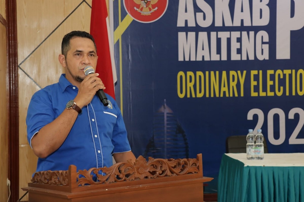 Ketua Asosiasi Provinsi (Asprov) PSSI Maluku, Sofyan Lestaluhu saat memberikan sambutan dalam Kongers PSSI Malteng di Masohi, Sabtu (18/12/2021)
