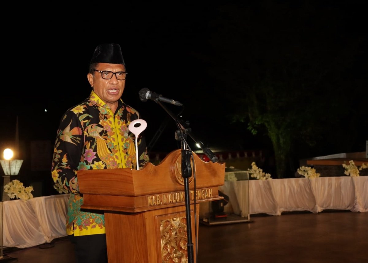 Bupati Malteng Tuasikal Abua saat membuka dengan resmi MTQ ke-29 tingkat Kabupaten Maluku Tengah, Sabtu malam (4/12/2021)