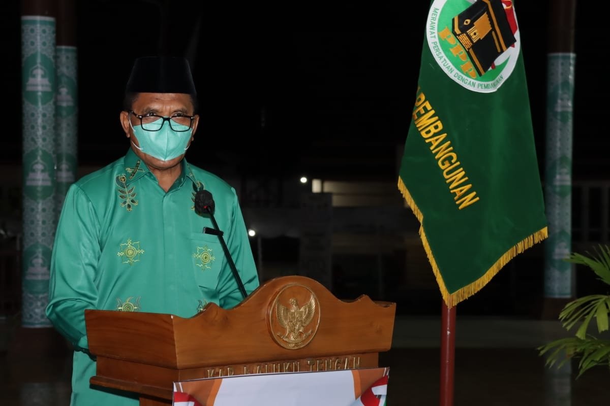 Bupati Maluku Tengah Tuasikal Abua saat memberikan sambutan pada acara Muscab PPP Malteng yang berlangsung di Baleo Sukarno, Kota Masohi, Jumat malam (3/12/2021) (Foto : beritabeta.com)