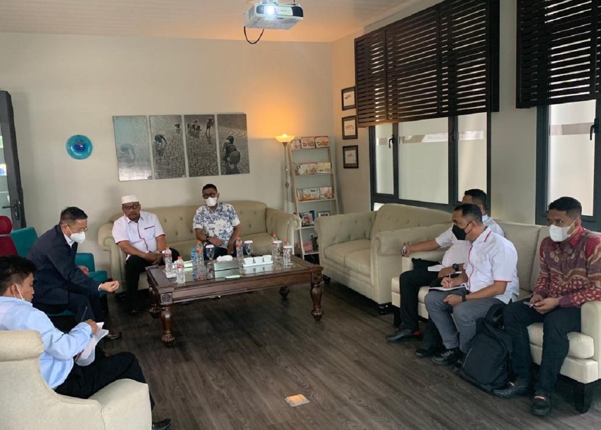 Gubernur Maluku Murad Ismail bersama rombongan menyempatkan waktu dalam kunjungan kerja di Kota Makassar dengan mengunjungi PT Bogatama Marinussa (Bomar), Senin (24/1/2020).