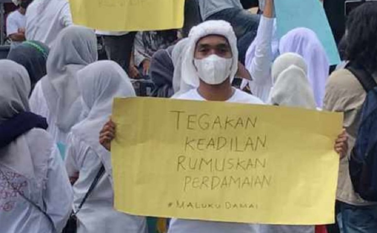 Ratusan warga Pelauw menggelar aksi demo di DPRD Maluku meminta keadilan atas imbas konflik yang terjadi antara Desa Pelauw-Kariuw. Aksi berlangsung Senin (14/2/2022)