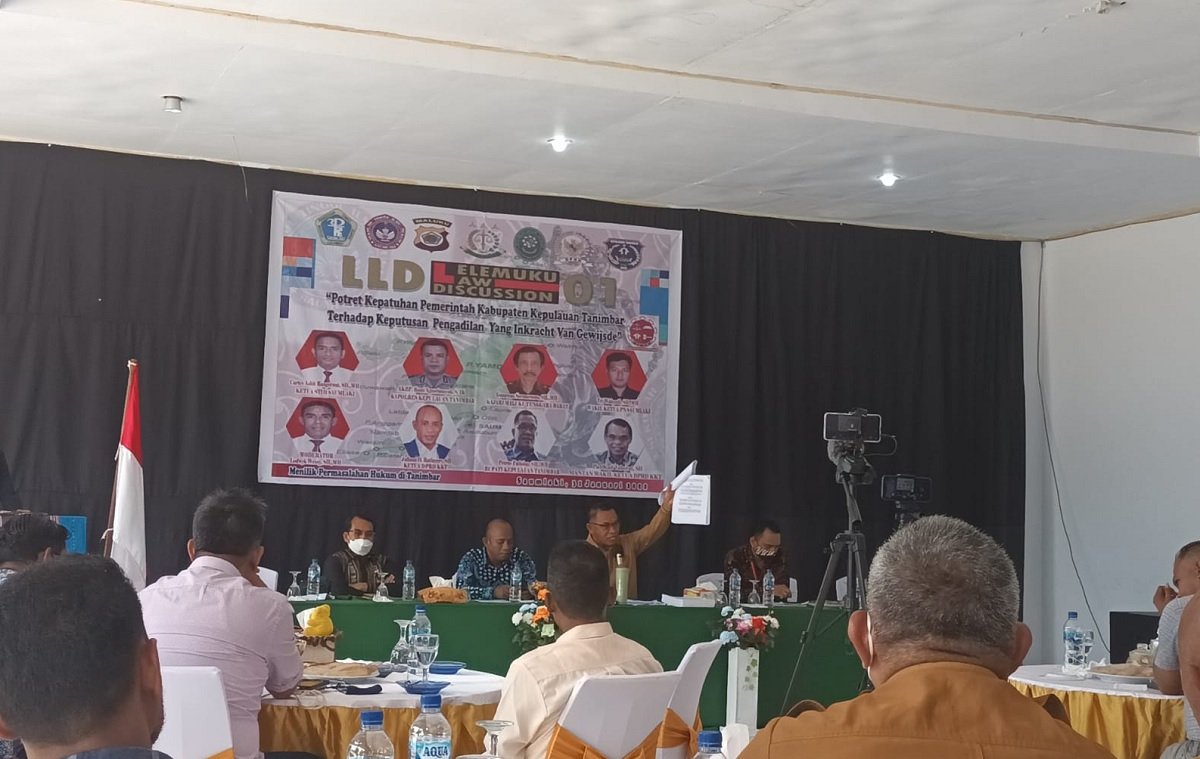 Suasana diskusi publik yang digagas oleh Sekolah Tinggi Ilmu Hukum Kampus Lelemuku di Kabupaten Kepulauan Tanimbar (KKT), Senin (31/1/2022).