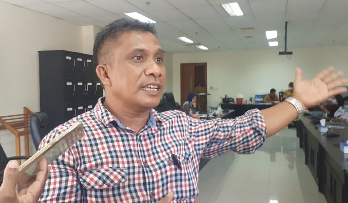 Wakil Ketua Komisi III DPRD Maluku Hatta Hehanussa