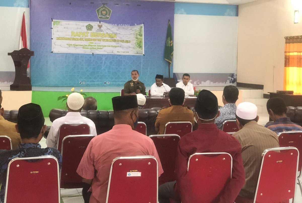 Rapat bersama Baznas SBT, Kantor Kemenag SBT dan Imam Masjid se-Kecamatan Bula untuk membicarakan tertib pengelolaan dan pelaporan zakat (foto : beritabeta.com)