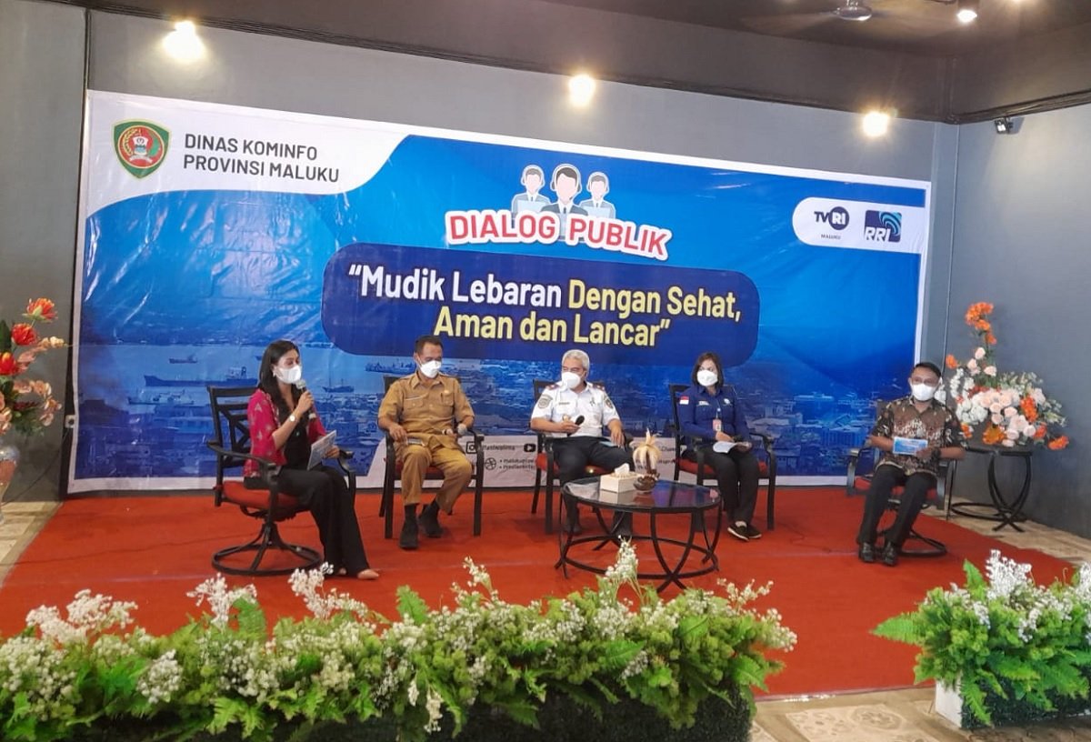 Dialog publik dengan tema "Mudik Lebaran Dengan Sehat Aman dan Lancar" yang di gagas Dinas Kominfo Maluku, disiarkan live LPP TVRI dan LPP RRI di Warung Katong, Selasa (26/4/2022).