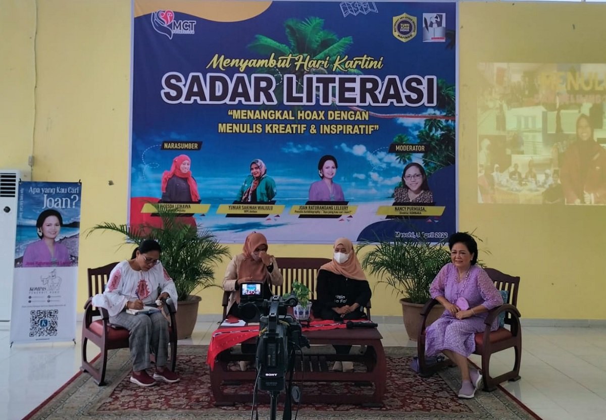 Workshop Sadar Literasi bertema  ‘Menangkal Hoax dengan Menulis Kreatif dan Inspiratif’.
Digelar dalam menyambut Hari Kartini 21 April 2022 dan berlangsung di Aula Perpustakaan Daerah Masohi Sabtu, (09/04/2022).