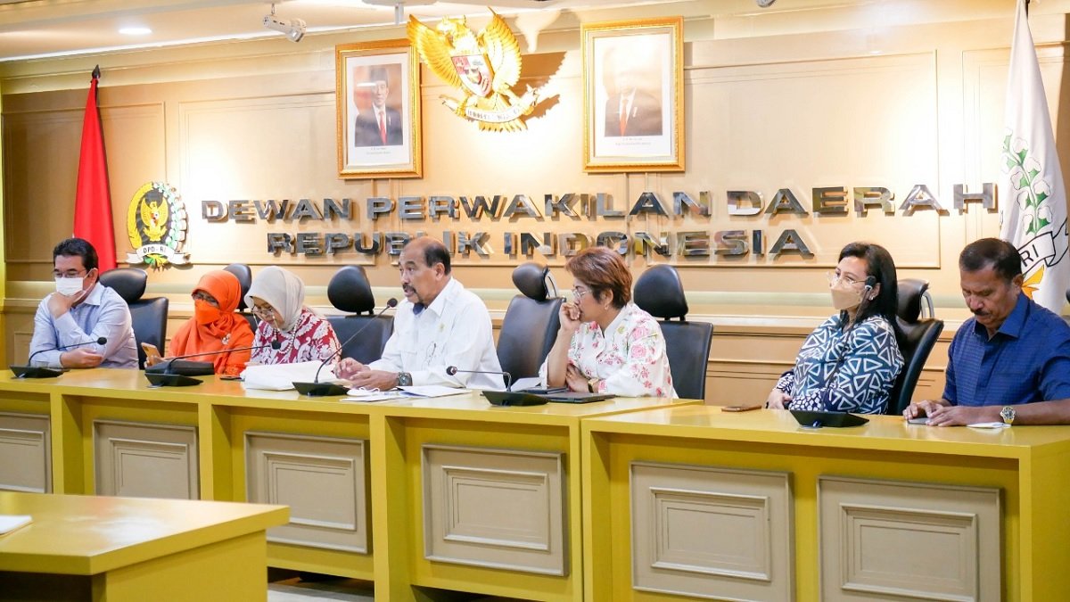 Tujuh wakil rakyat asal Maluku (Anggota DPR dan DPD RI) saat menggelar pertemuan dengan Paguyuban Maluku di Jakarta