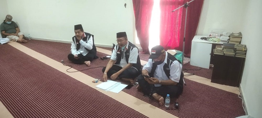 Tim Konsultan Pembimbing Sektor II Syisyah Mekkah saat memberi visitasi dan edukasi terhadap ratusan Jamaah Haji asal Provinsi Maluku di Mushallah Hotel 203 Shofa Al-Murjan Mekkah /IST