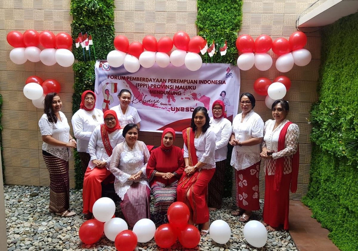 Dewan Pengurus Daerah (DPD) Forum Pemberdayaan Perempuan Indonesia (FPPI) Provinsi Maluku  saat berbusana kebaya