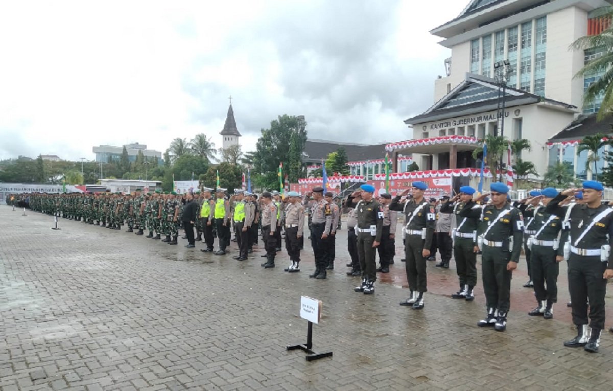 Ratusan personil gabungan TNI/Polri mengikuti apel gelar pasukan kesiapan kunjungan kerja Presiden di lapangan Merdeka, Kota Ambon, pada Selasa (30/8/2022) (Foto : beritabeta.com)