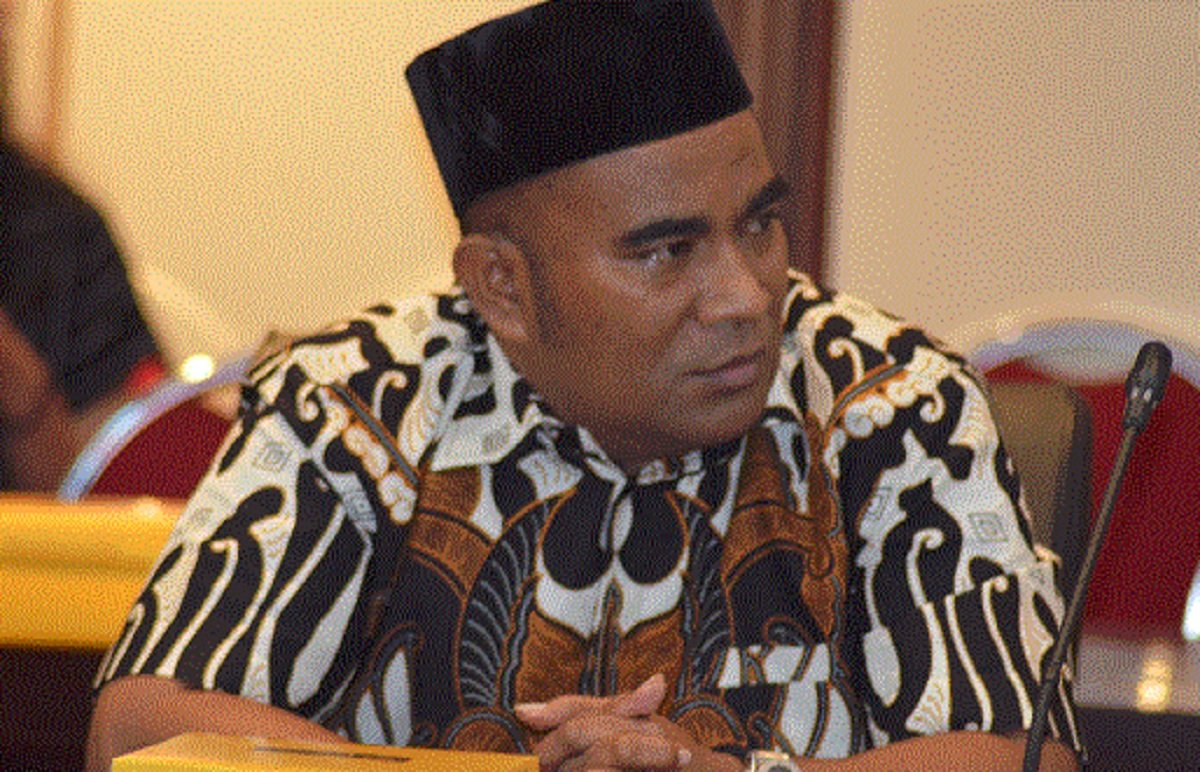 Anggota DPRD Maluku  Ruslan Hurasan