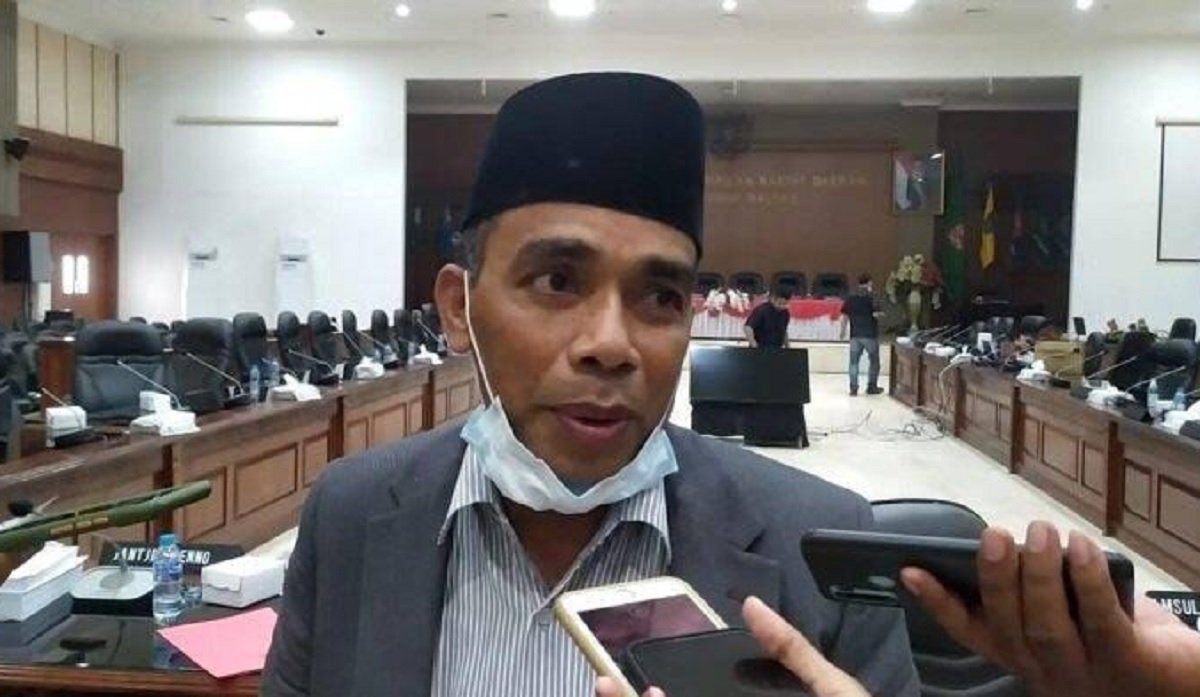 Ketua Komisi I DPRD Maluku Amir Rumra