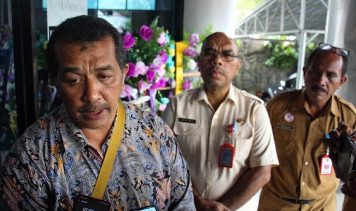 Ketua Tim Koordinasi dan Supervisi Pencegahan Korupsi [Korsupgah] Wilayah V Dian Ali saat melakukan on the spot wajib pajak di Ambon, Selasa (27/9/2022).