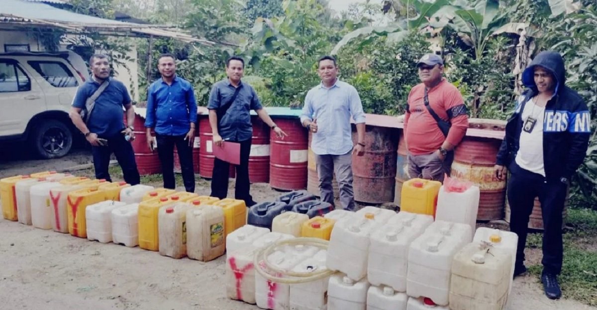 Barang bukti minyak tanah yang disimpan dalam drum dan puluhan ciregen diamankan Polda Maluku (Foto: Istimewa)