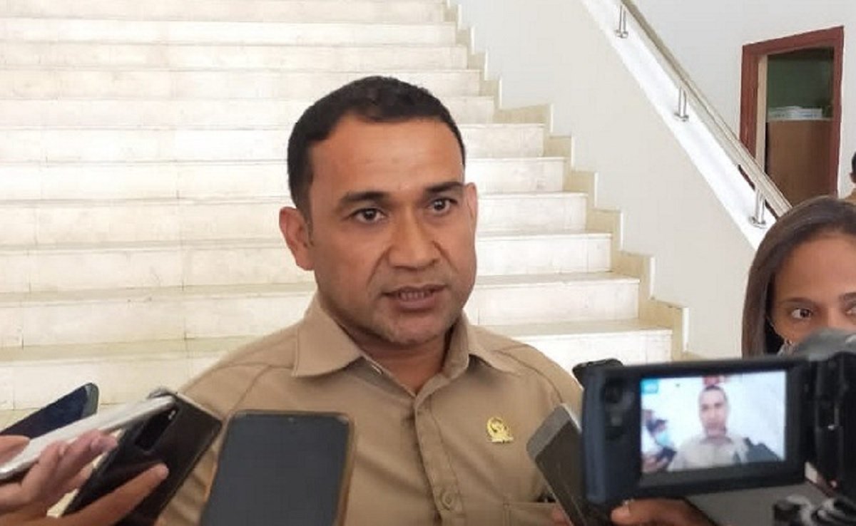 Azis Hentihu, Anggota Komisi II DPRD Provinsi Maluku/Ketua DPW PPP Maluku