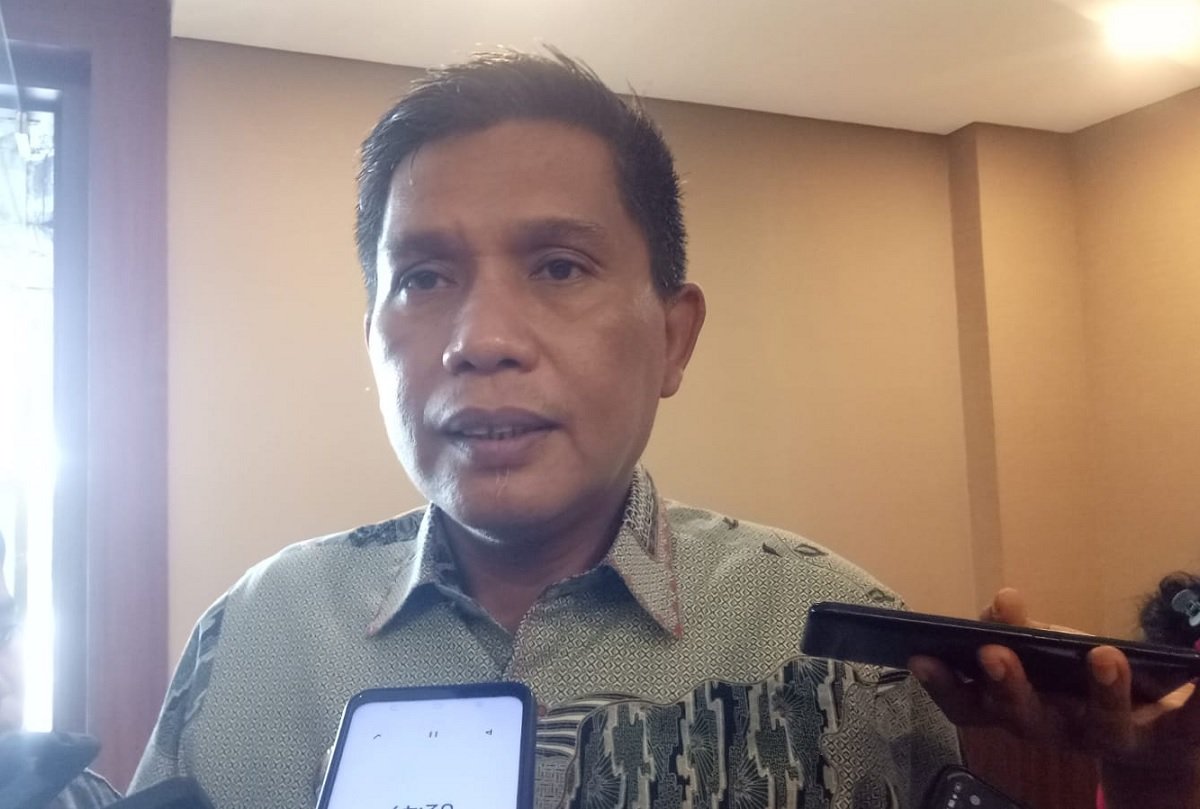 Pj. Walikota Ambon Bodewin M. Wattimena saat memberikan keterangan kepada wartawan terkait penetapan PPKM Level 1 untuk Kota Ambon pada Kamis (8/12/2022)