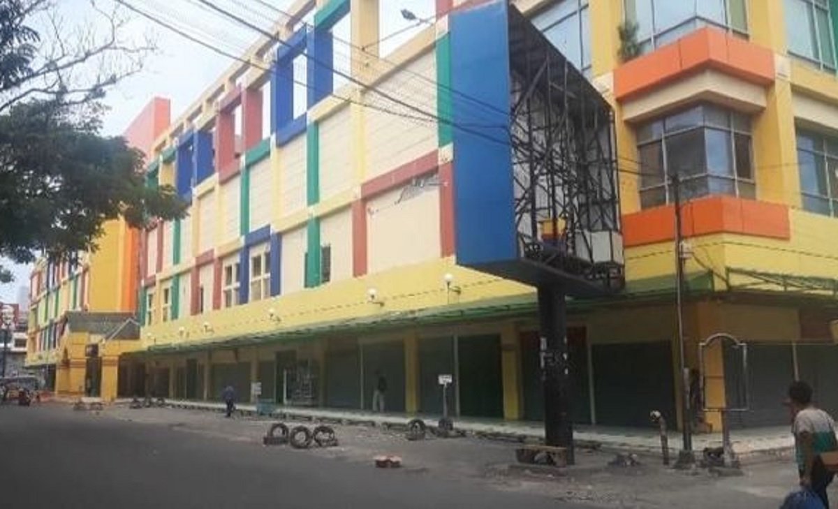 Gedung pusat perbelanjaan Ambon Plaza