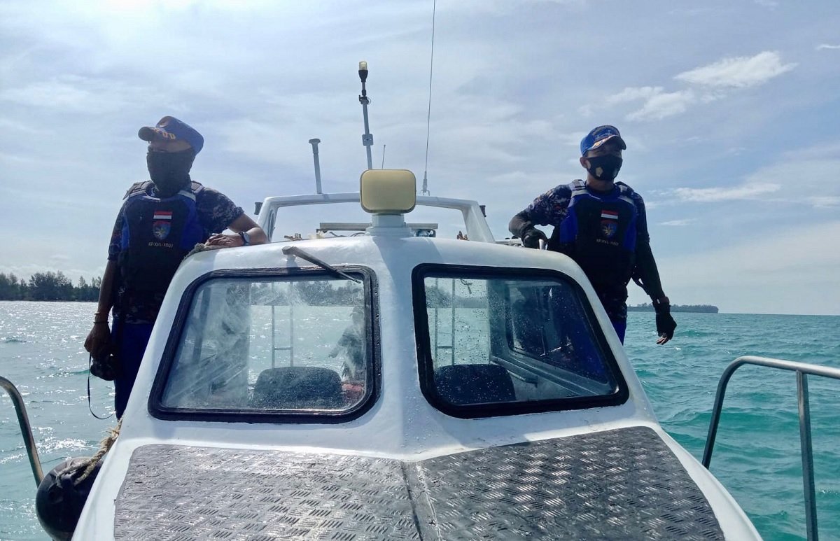 Kapal Patroli XVI-1007 Dit Polairud Polda Maluku saat melakukan pencarian neayan asal SBT yang hilang di laut