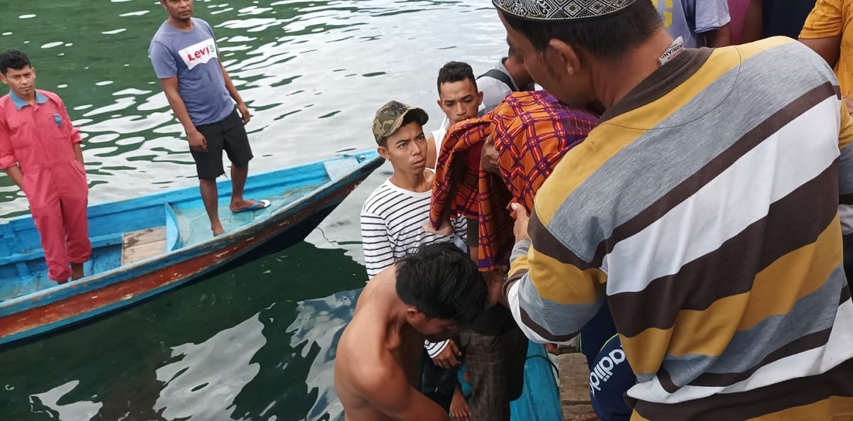 Evakuasi korban Onyong, bocah asal  Banda yang jatuh di laut