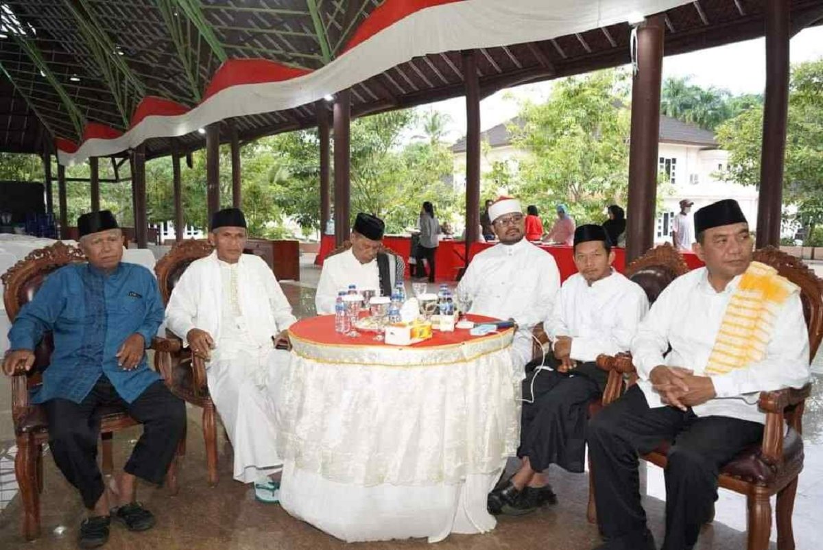 Sejumlah tokoh agama hadir dalam acara buka bersama yang digelar Pj Bupati Maluku Tengah di Pandopo Bupati, Kamis (6/4/2023). FOTO : HUMAS PEMKAB MALTENG