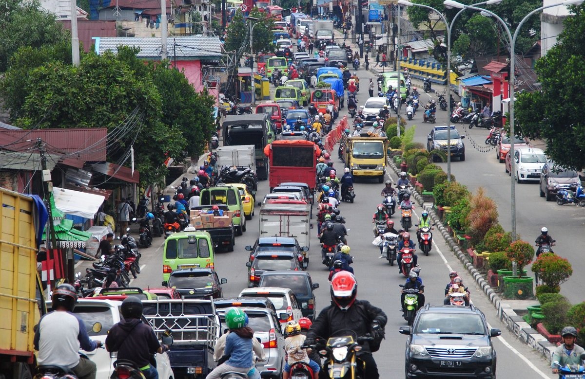 Kondisi lalu lintas di jalan Jenderal Sudirman Kota Ambon