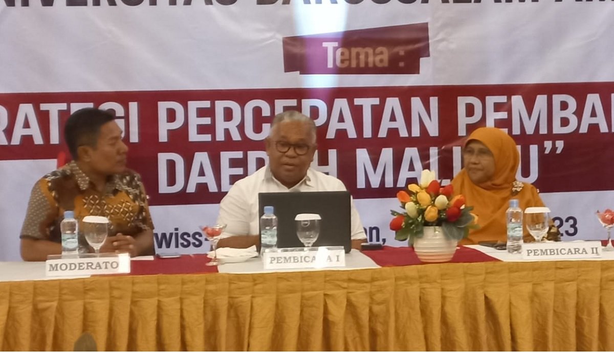 Deputi 1 Kantor Staf Kepresidenan RI, Dr. (Cand) Febry Calvin Tetelepta, saat tampil sebagai pembicara pada Seminar Nasional yang digelar Fakultas FISIP Universitas Darussalam Ambon, di kota Ambon, Jumat (4/8/2023).