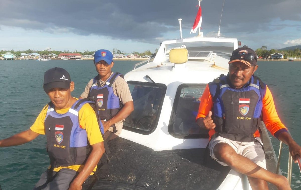 Pencarian nelyan hilang hari kedua ini oleh tim dengan menggunakan KP 1007 melakukan penyisiran di Teluk Englas, Desa Englas