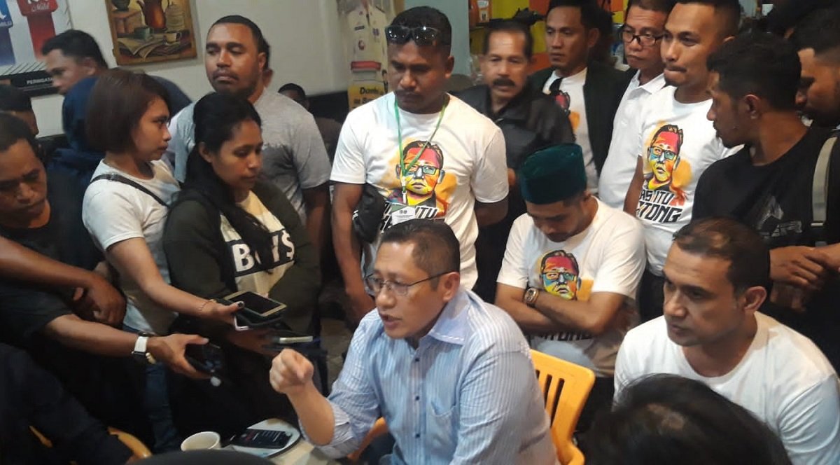 Ketua Umum DPP Partai Kebangkitan Nusantara (PKN) Anas Urbaningrum saat memberikan keterangan pers kepada sejumlah wartawan di Rumah Kopi Lela Ambon, Minggu (17/9/23).