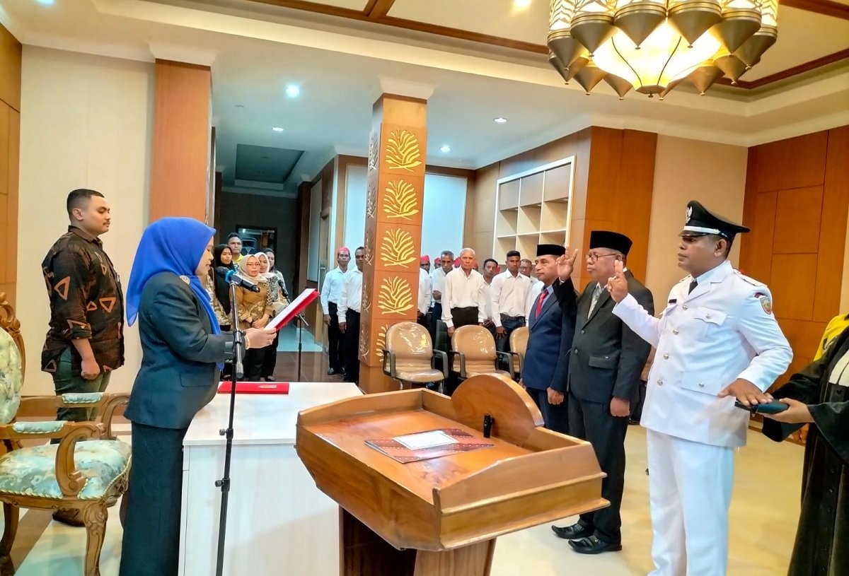 Pelantikan Penjabat KPN di Kantor Bupati Maluku Tengah