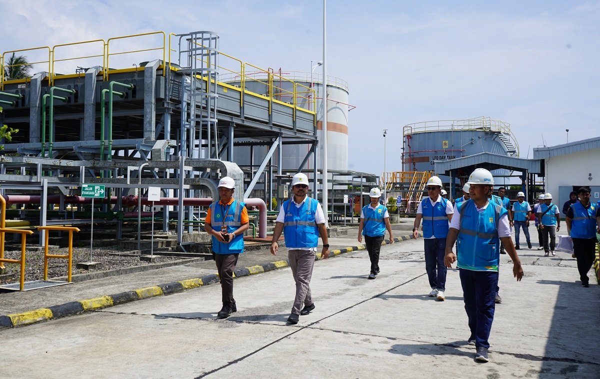 GM PLN UIW MMU Awat Tuhuloula dan Tim, melakukan kunjungan ke sejumlah pos siaga listrik di Kota Ambon