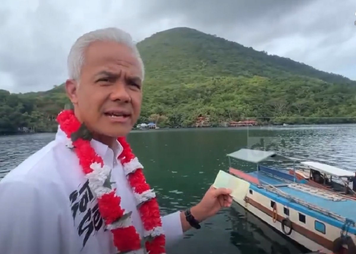 Calon Presiden nomor urut 3 Ganjar Pranowo saat berada di Banda Neira, Kabupaten Maluku Tengah