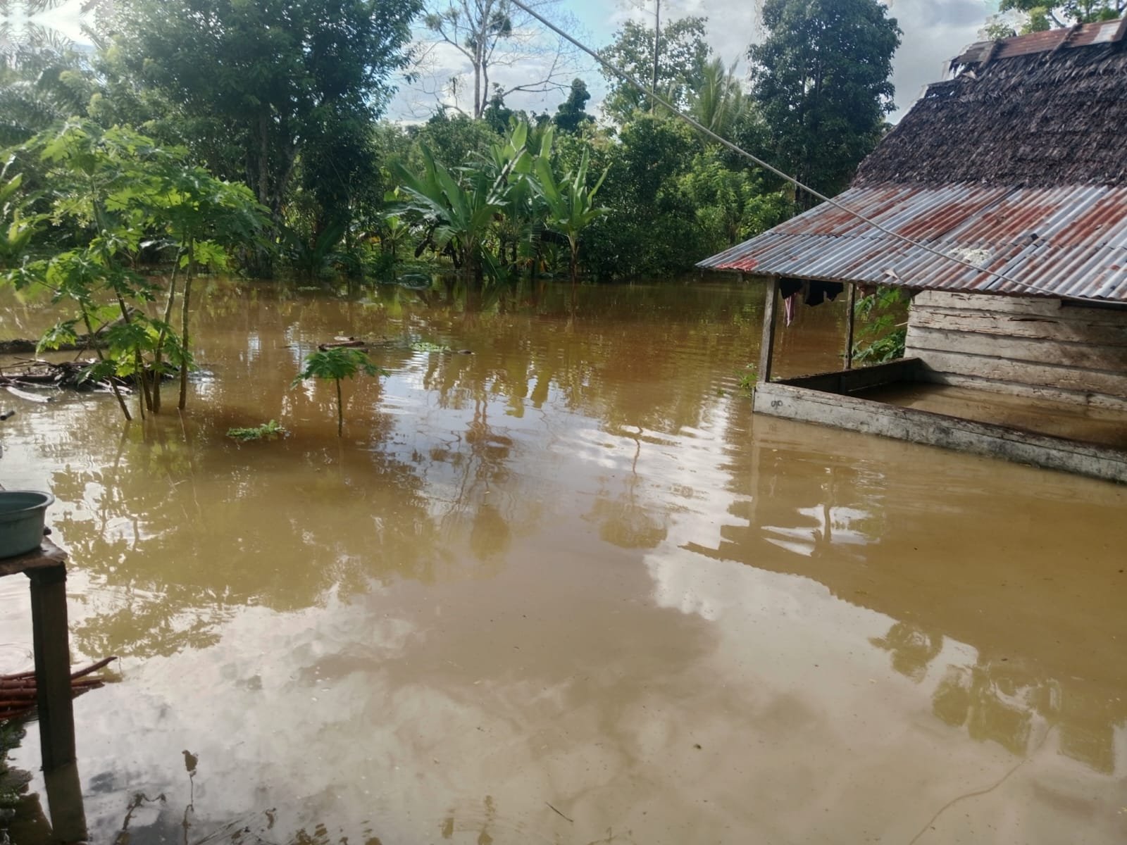 Banjir rendam rumah warga di SBT (foto : Istimewa)