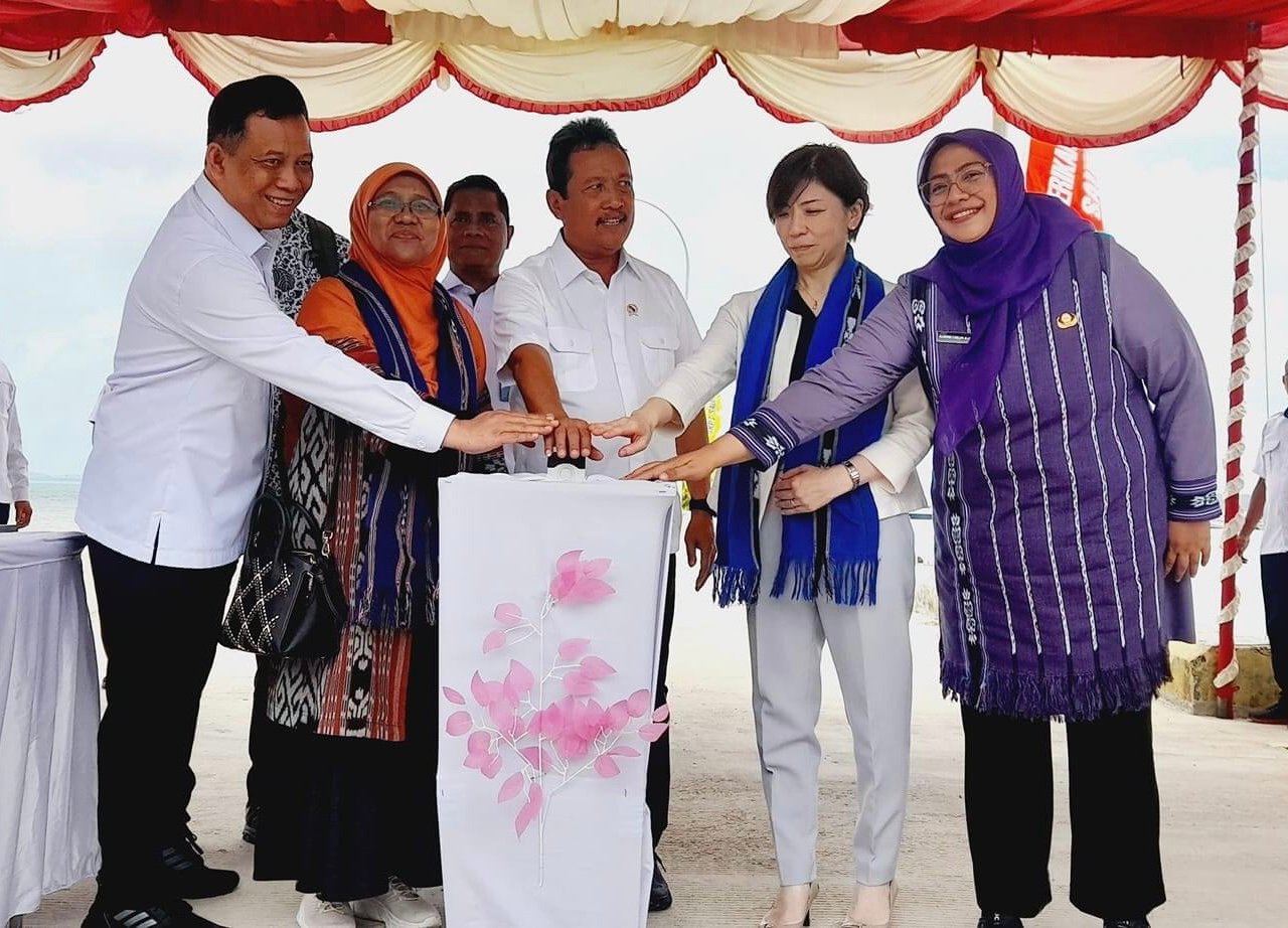 Menteri Kelautan dan Perikanan, Sakti Wahyu Trenggono meresmikan pelabuhan Ukurlaran SKPT Saumlaki, Kabupaten Kepulauan Tanimbar (KKT), Provinsi Maluku, Kamis (5/9/2024).