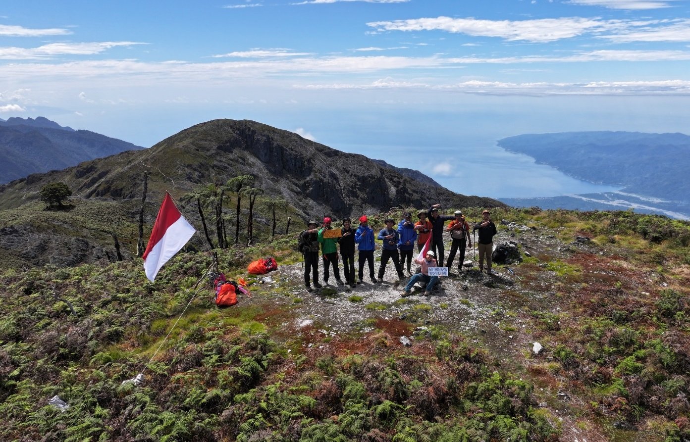 Puncak Gunung Binaiya saat  aampai di Puncak Gunung Binaiya, Pulau Seram