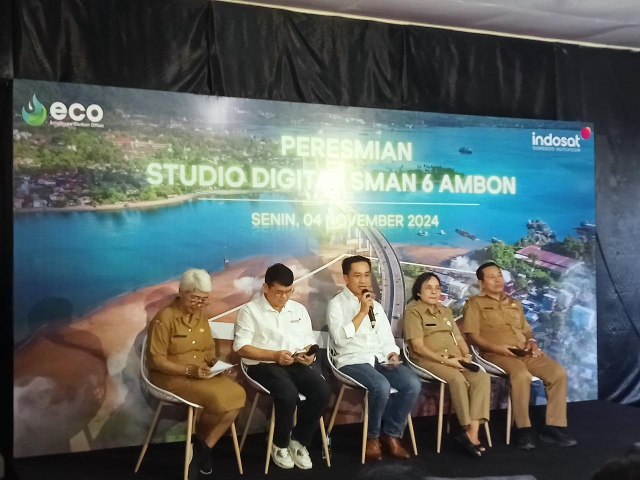 Indosat Ooredoo Hutchison (Indosat atau IOH)  meuncurkan Bangunan Studio Digital Ramah Lingkungan di SMAN 6 Ambon