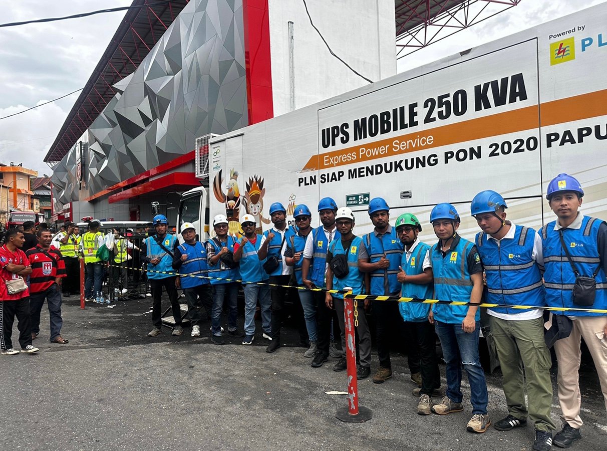 Foto bersama para personil siaga Stadion Gelora Kie Raha