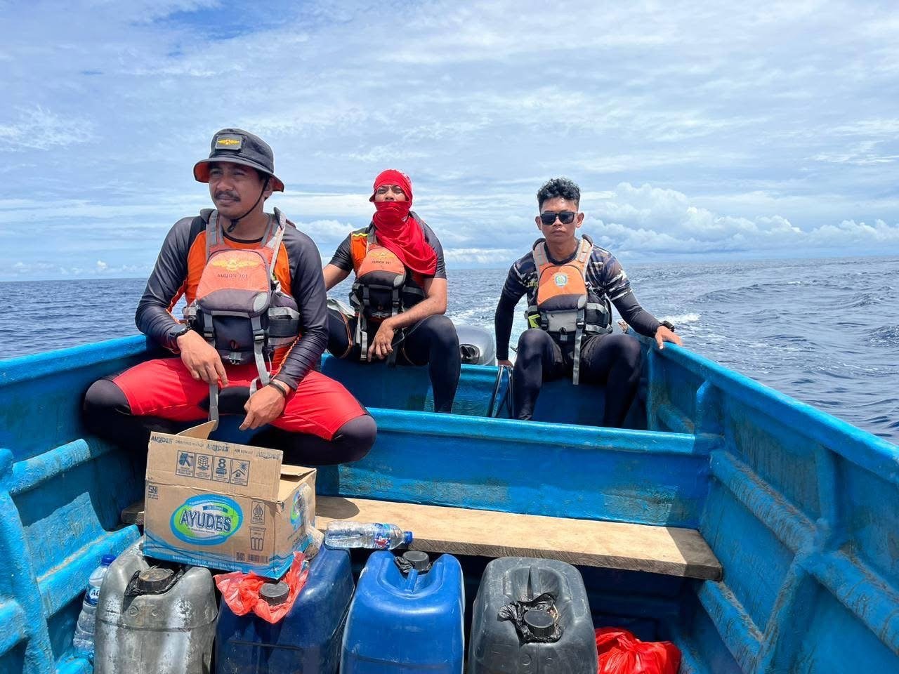 Tim SAR gabungan melakukan pencarian terhadap nelayan hilang di Pulau Buru