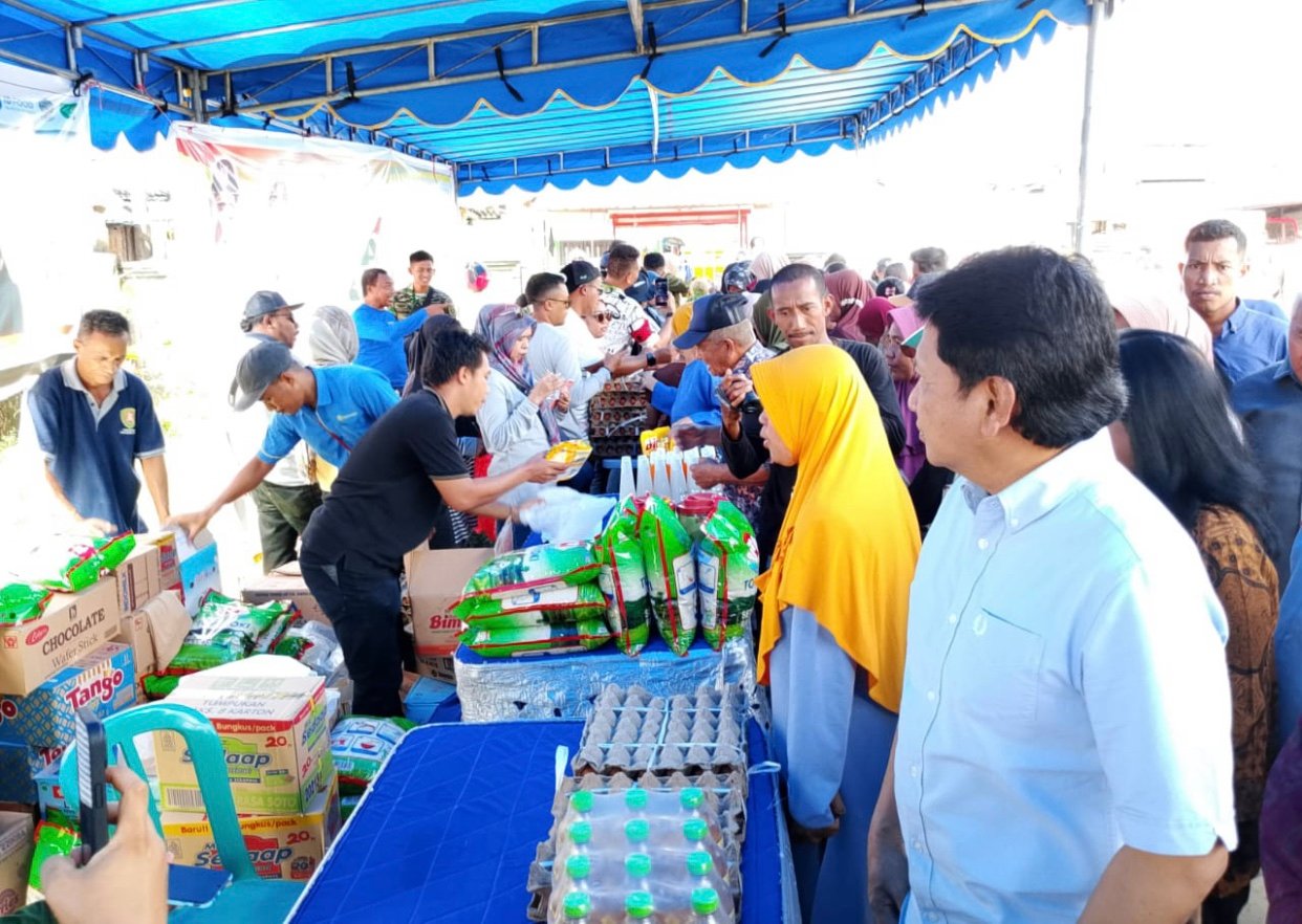 Jelang bulan Ramadhan, Pemerintah Provinsi (Pemprov) Maluku menggelar Gerakan Pangan Murah (GPM) di Masjid Darul Khasanah, Poka, Kota Ambon pada Jumat (28/2/2025).