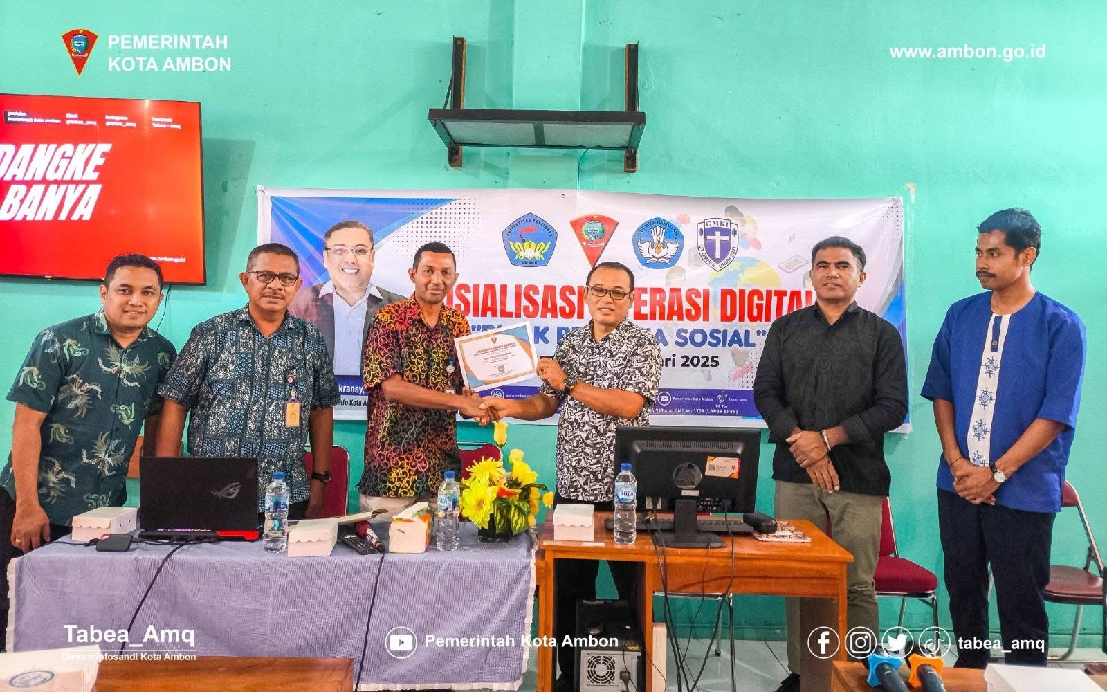 Dinas Komunikasi Informatika dan Persandian (Diskominfo Sandi) Kota Ambon menggelar sosialisasi literasi digital di SMP Negeri 4 Ambon.