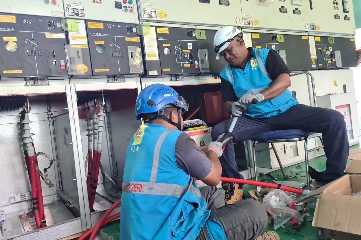 Pelaksanaan Terminasi Kabel XLPE sisi dalam Kubikel