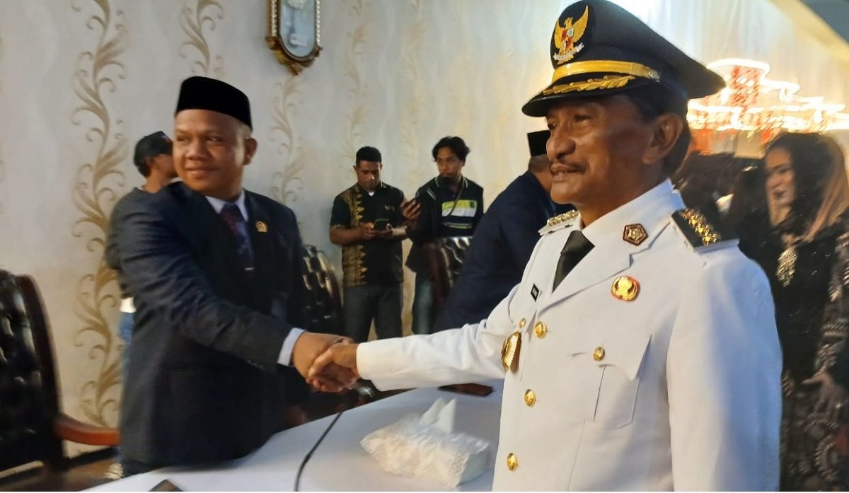 Bupati Seram Bagian Barat (SBB), Ir. Asri Arman, MT usai menyampaikan pidato perdana di Parupurna DPRD Seram Bagian Barat