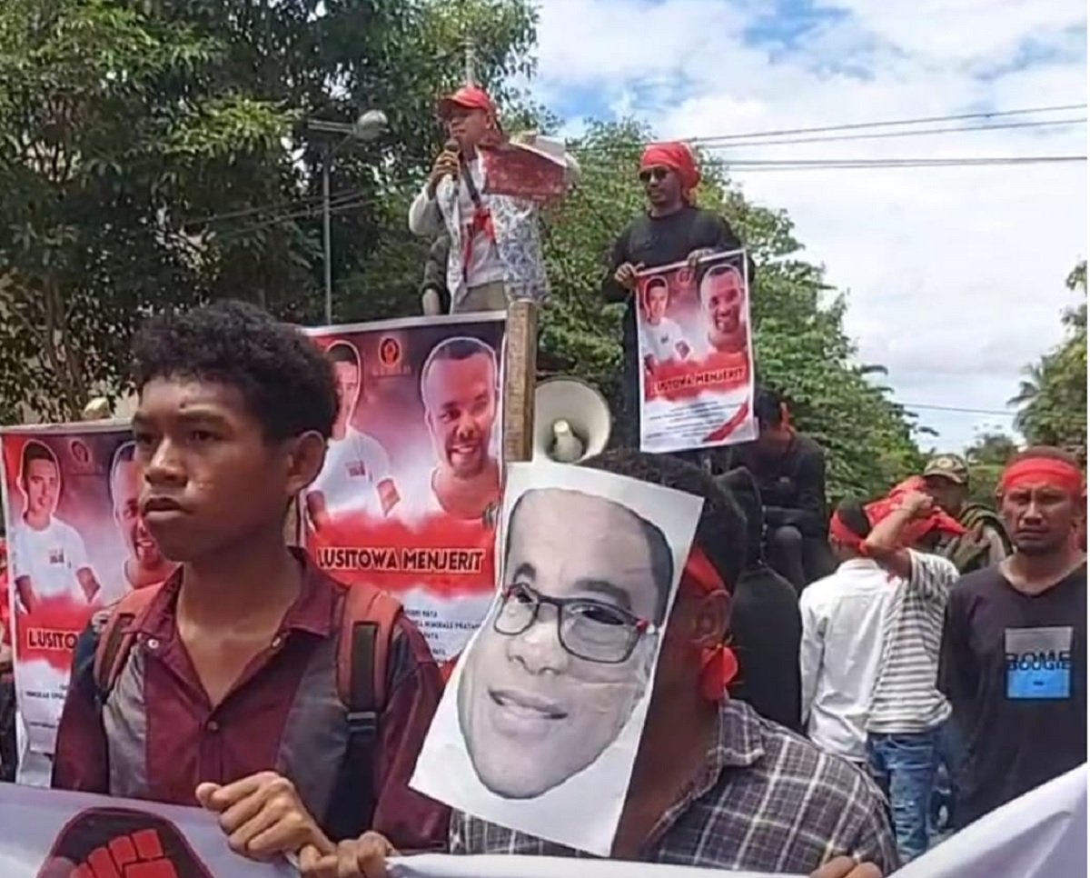 Warga Desa Haya, Kecamatan Tehoru, Kabupaten Maluku Tengah di Kota Masohi terkait aktivitas  PT Waragonda Mineral Pratama, Rabu (12/03/2025)